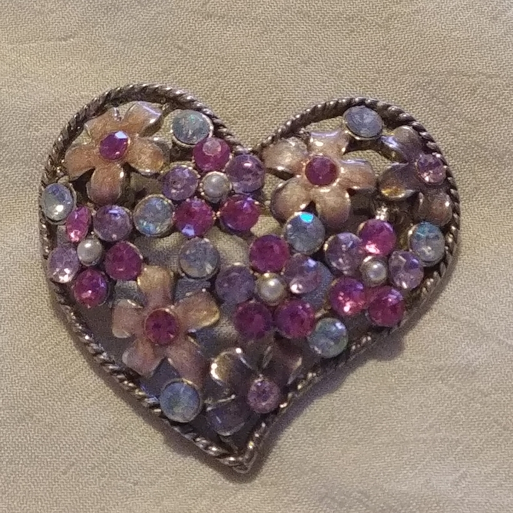 🌺2/$25 or 5/$50 Hearts and Flowers Brooch